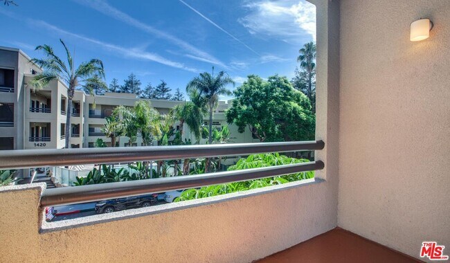 Foto del edificio - 1400 Ambassador St