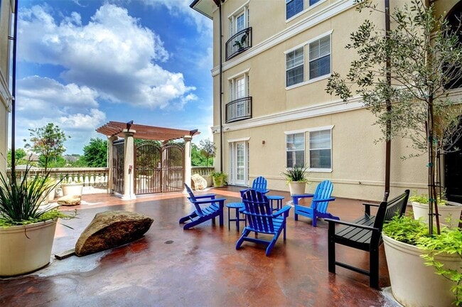 Building Photo - 7134 Mapleridge St