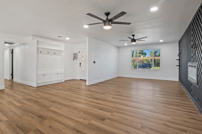Building Photo - 2166 E Greenway Dr