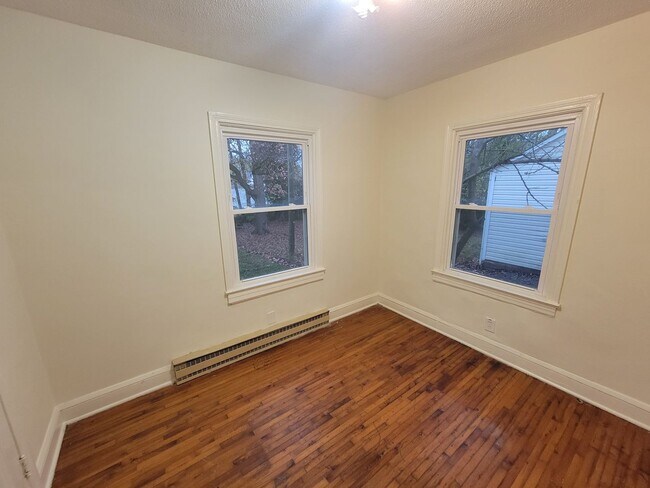 Building Photo - 1605 Textile Dr