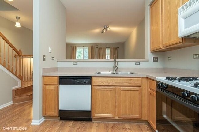 kitchen1 - 3061 Kentshire Cir