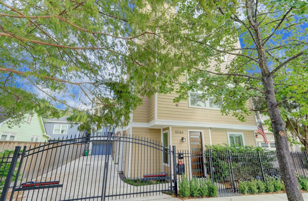 Primary Photo - 1028 Alexander St