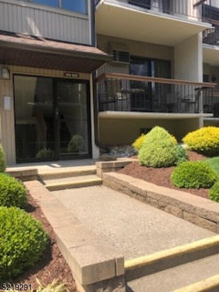 Foto del edificio - 605 W Ridge Mews