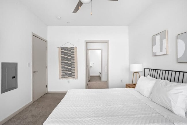 Foto del edificio - 747 N College Ave