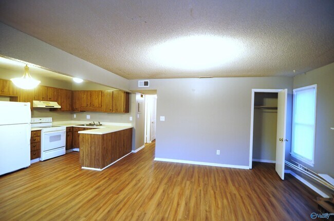 Foto del edificio - 2701 Lantern Walk SE