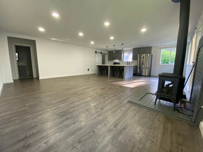 Spacious Living - 69903 Ridling Rd