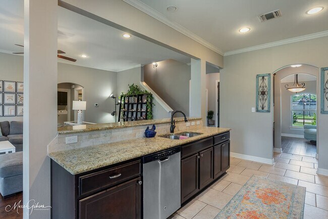 Foto del edificio - LEGACY HOME AVAILABLE! BELLE ROSE!