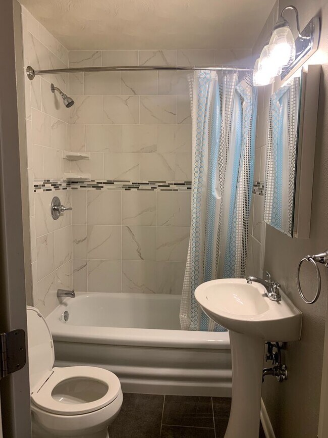 Foto del edificio - WILLARD 3 Bedroom 2 Bath + Bonus Room