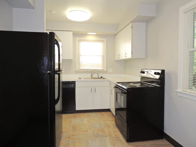 Building Photo - 2 Bed - 1 Bath Ranch for Rent in Willowick!