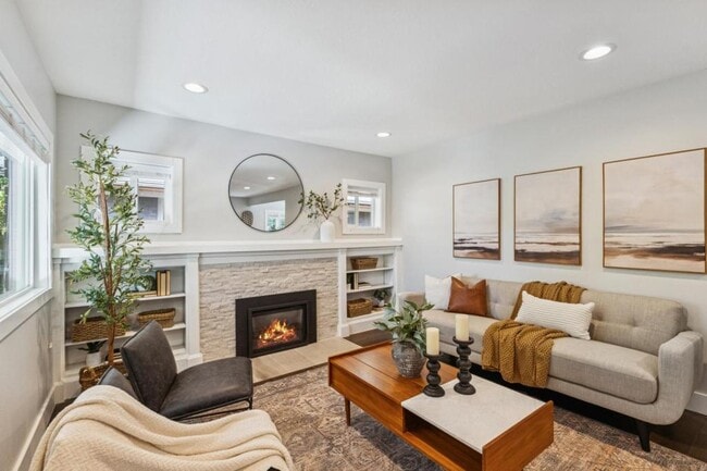 Photo - 1041 Yale Ave S House