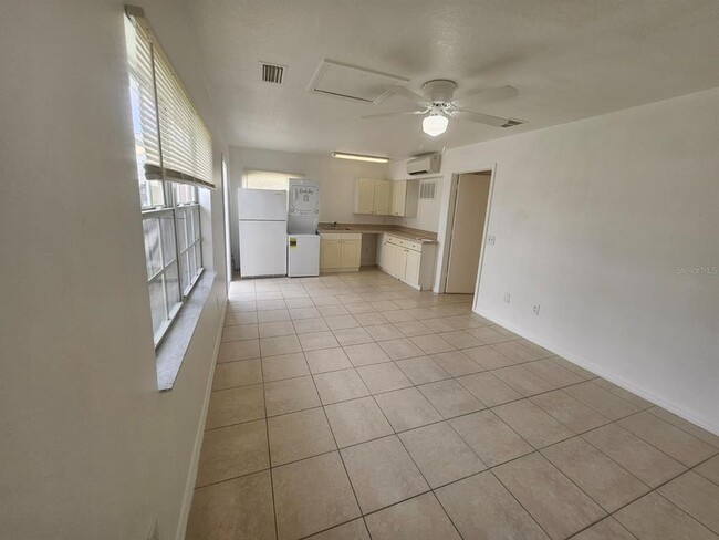 Building Photo - 601 Washington Palm Loop
