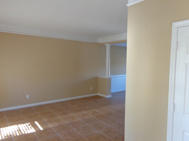 Building Photo - 3000 Hornell Place