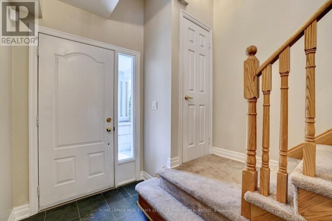 Building Photo - 165 Lakeshore Rd E