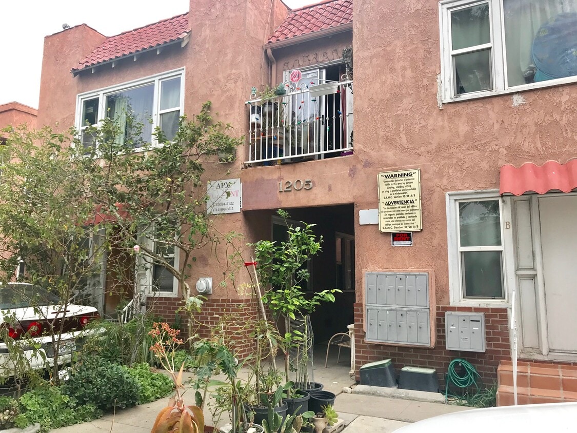 Primary Photo - 1205 E Stafford St
