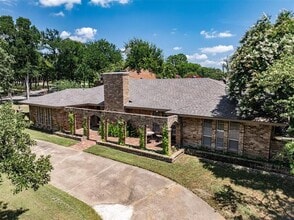 Building Photo - 2016 Pembrooke Pl
