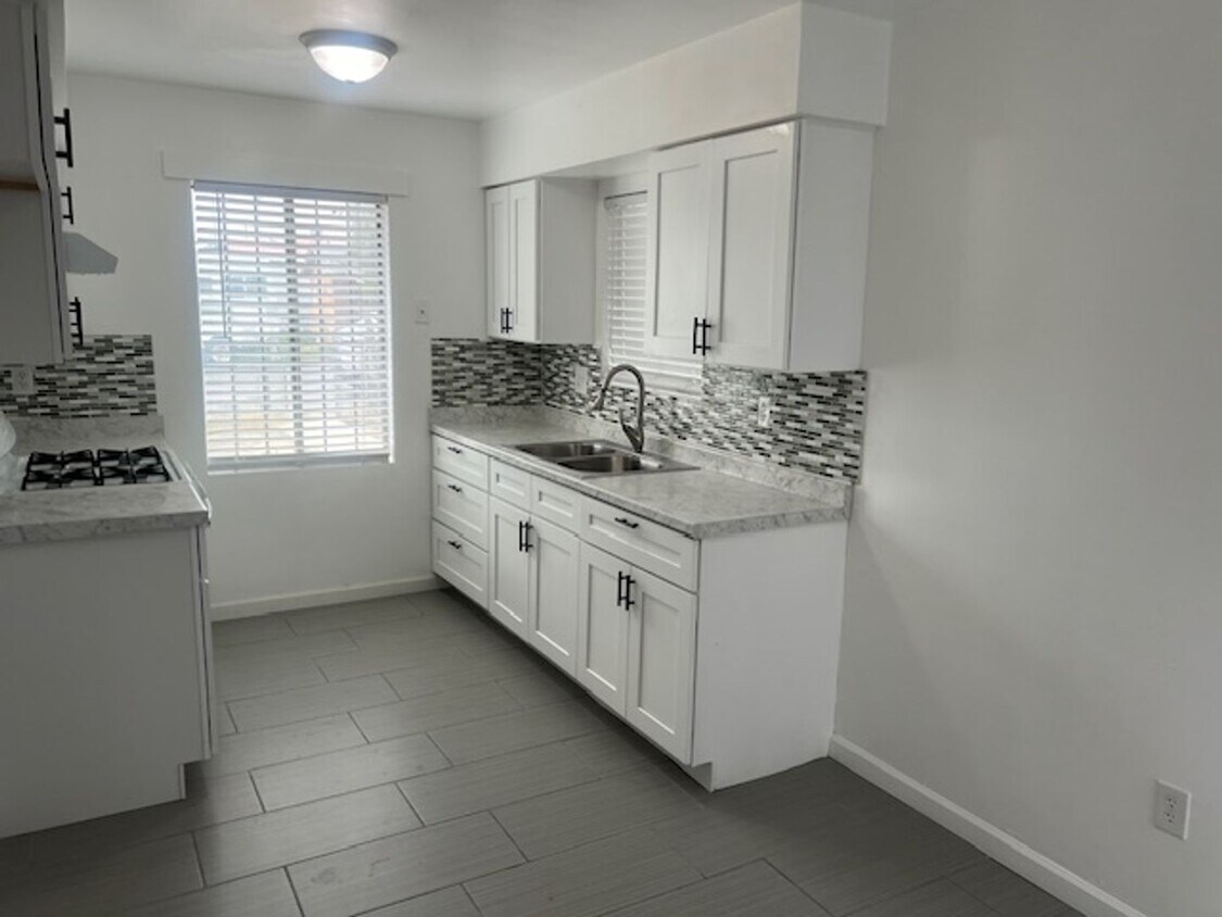 Foto del edificio - Available Now