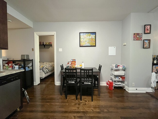 Building Photo - 2541 W Cortland St