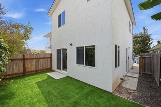 Building Photo - 6330 Mesita Dr