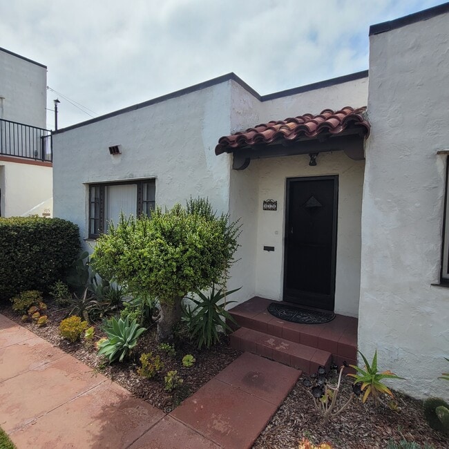 Building Photo - 319 Palm Ave