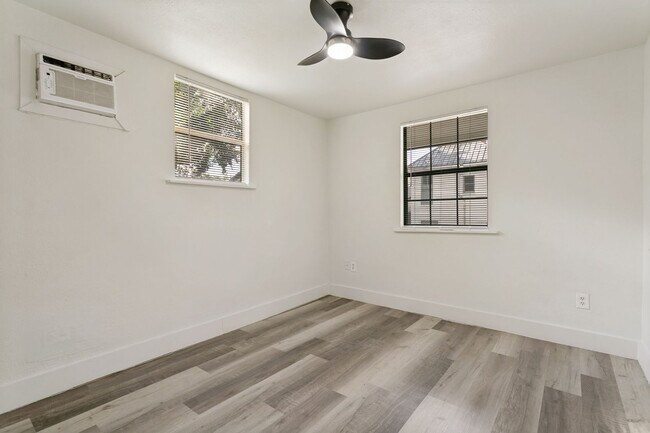 Building Photo - CHARMING 1-BEDROOM CASITA IN DENVER HEIGHTS
