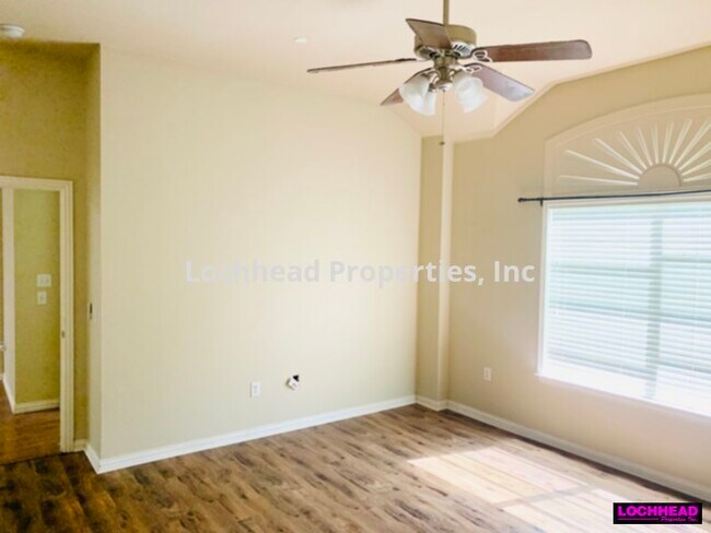 Foto del edificio - 2 BEDROOM TOWNHOME IN THE PASQUINELLIS FAIRWAY VILLAS COMMUNITY IN PLANO!