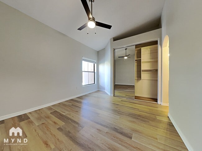 Foto del edificio - 1351 N Pleasant Dr