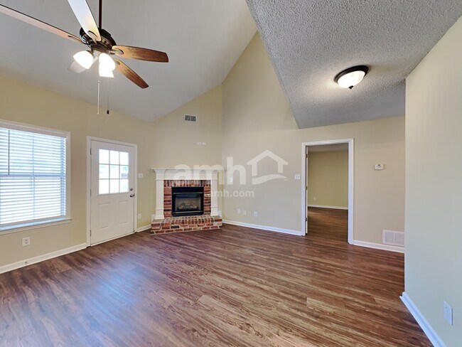 Building Photo - 1400 Pendulum Drive North