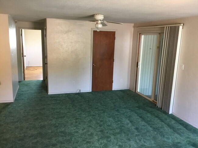 Building Photo - 2 Bedroom Duplex in Santa Clara Area