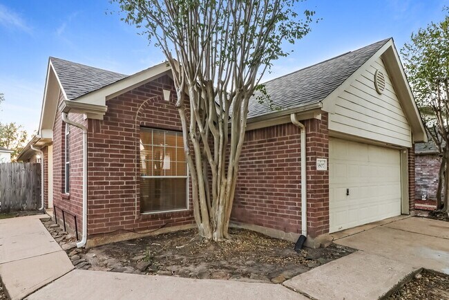Foto del edificio - 6807 Highwind Bend Ln