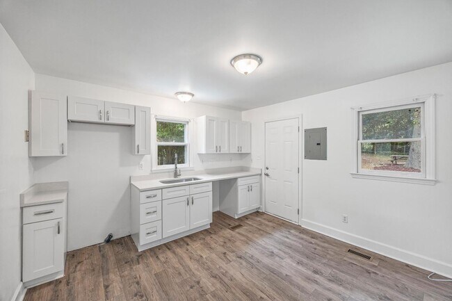 Foto del edificio - 3714 Carlyle Dr