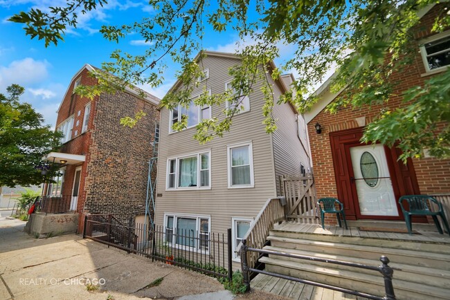 Building Photo - 1905 W 19th St