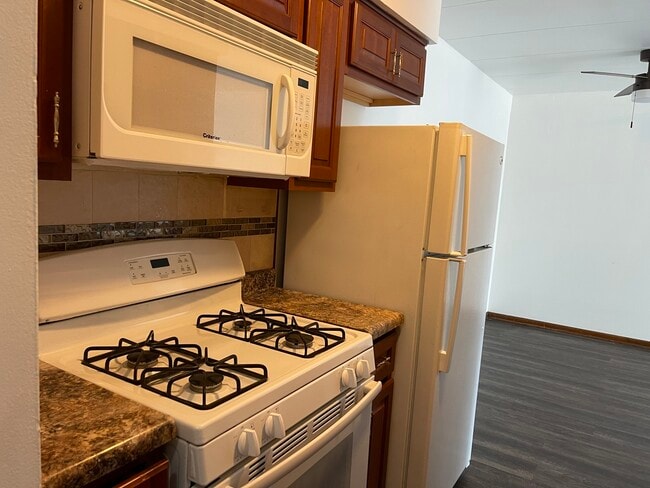 Building Photo - 18555 Hickory St