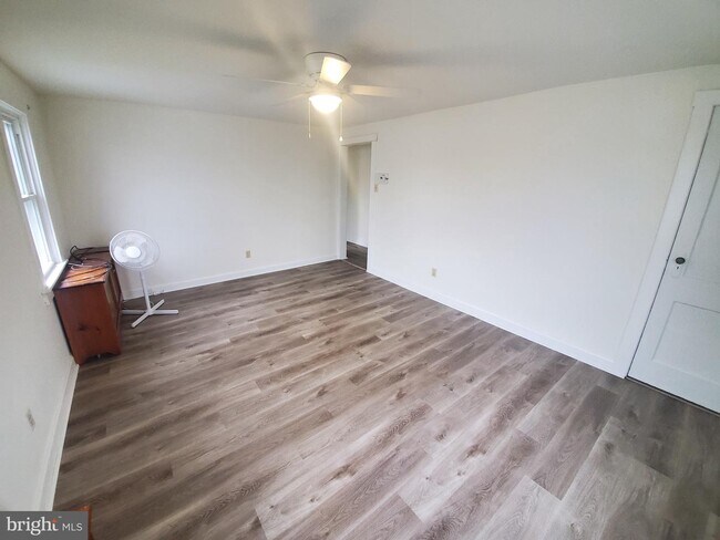 Building Photo - 517 E Elm St