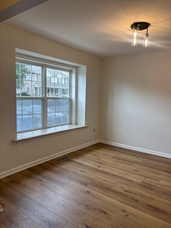 Building Photo - 4220 Elm Ct