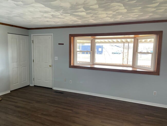 Building Photo - 3 Bedroom/1 1/2 Bath Home In Huber Heights