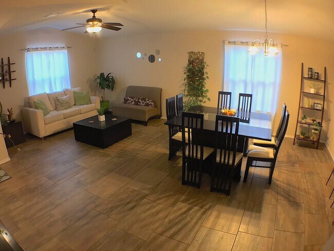 Foto del edificio - East El Paso 3bed/2bath Refrig A/C!