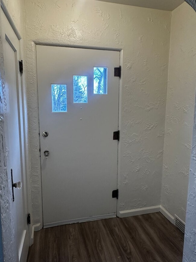 Building Photo - 1809 10th Ave