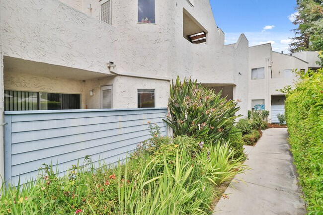 Foto del edificio - 18411 Hatteras St
