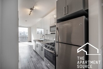 Building Photo - 2340 N California Ave