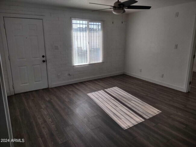 Foto del edificio - 3224 W Jackson St