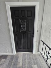 Building Photo - 126 W 15th Ave