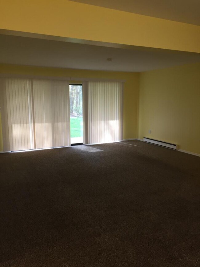 Building Photo - 173 Candlewood Dr