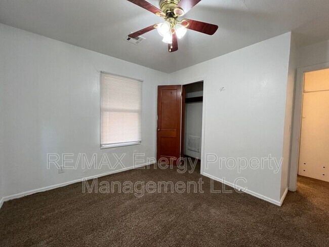 Building Photo - 509 E Boeing Dr