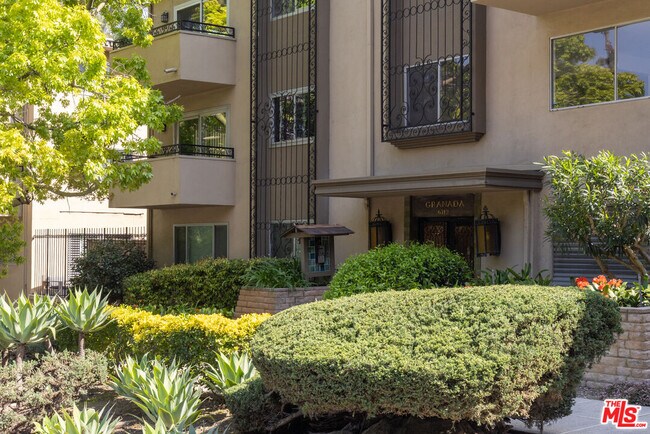 Building Photo - 6708 Hillpark Dr