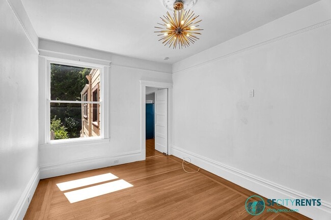 Photo - Castro/Eureka Valley: Top Floor Flat w/ in-unit W/D & Shared Yard Apartment