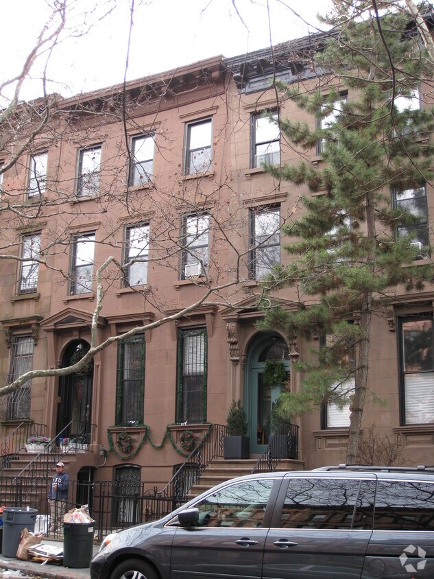 Building Photo - 462 5th St