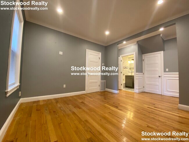Building Photo - 843 Dorchester Ave