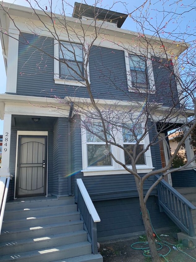 Primary Photo - Beautful Duplex