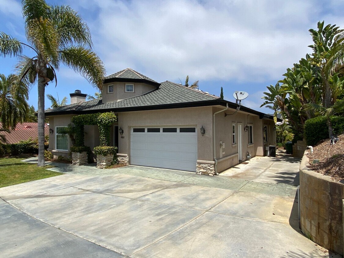 Primary Photo - Gorgeous 3+ Bedroom, 3 Bath Home!