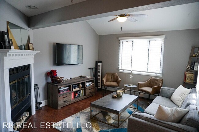 Building Photo - 1 br, 1 bath House - 2230 Spruce St Unit B